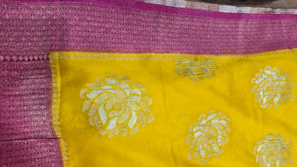 Premium  Chiffon Saree with Scalloped Border
