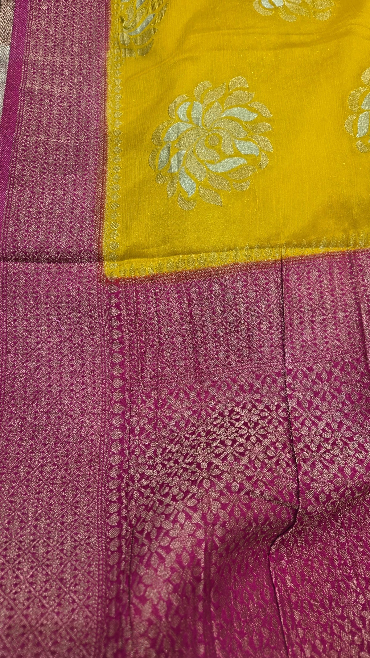 Premium  Chiffon Saree with Scalloped Border